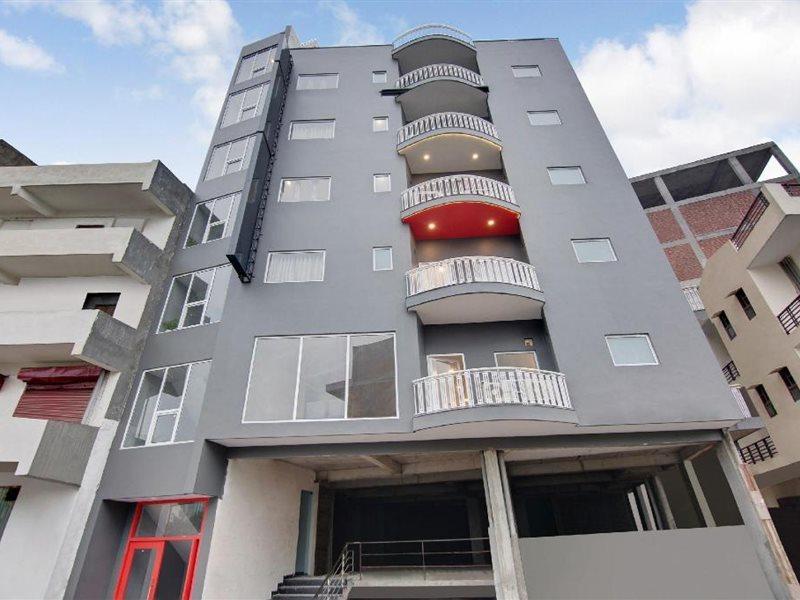 Townhouse Sector 49 Near Logix City Centre Нойда Екстер'єр фото