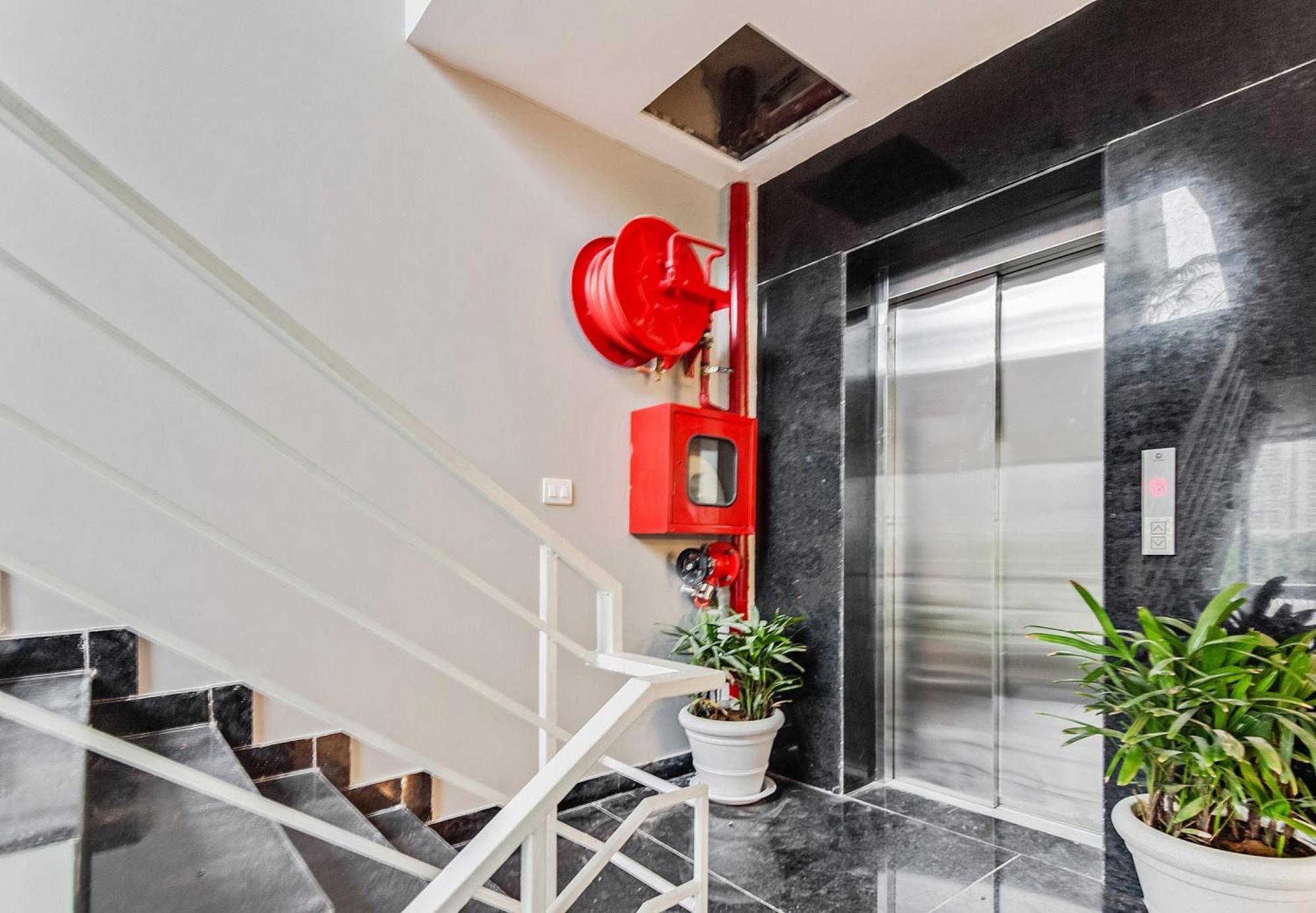 Townhouse Sector 49 Near Logix City Centre Нойда Екстер'єр фото