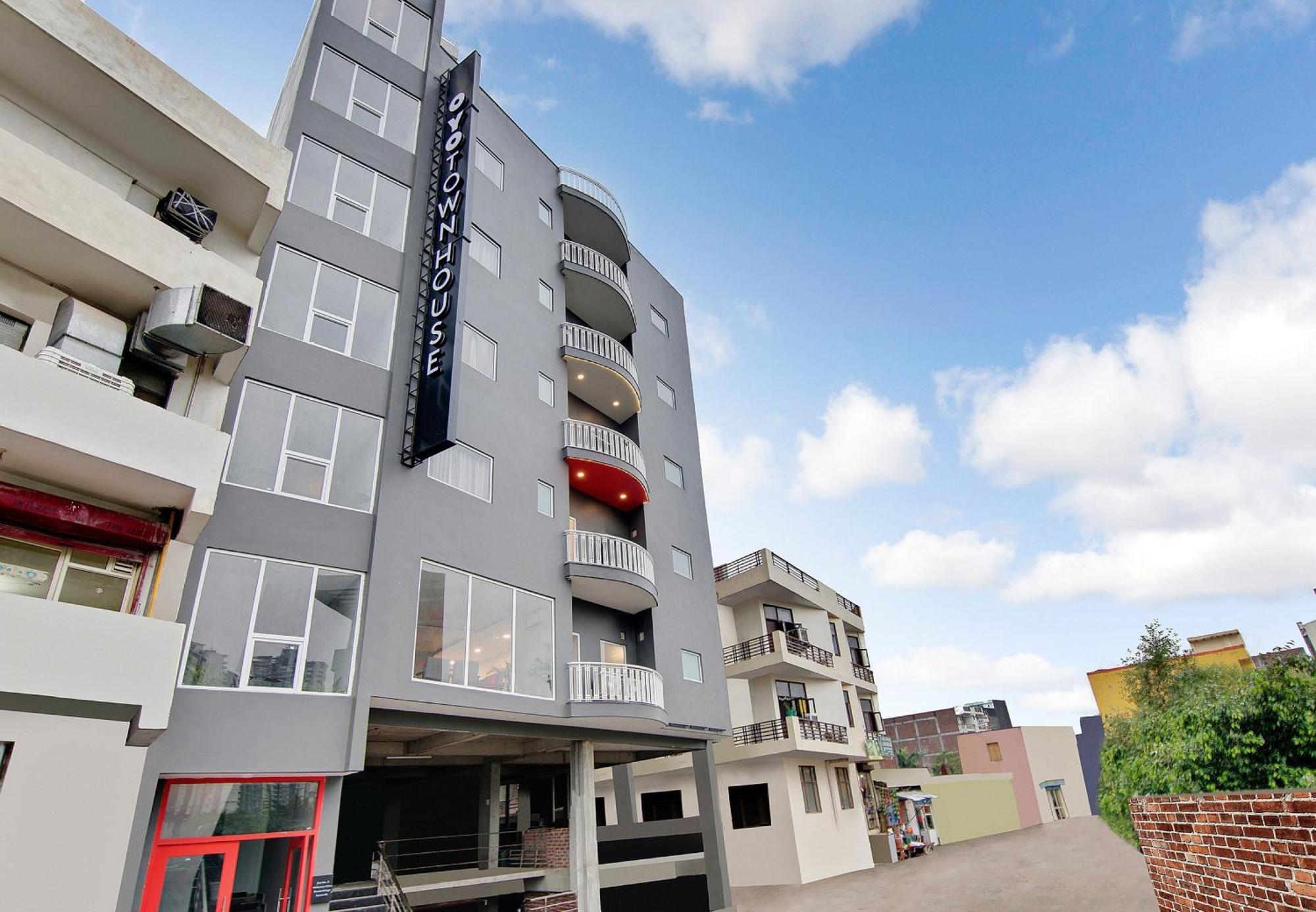 Townhouse Sector 49 Near Logix City Centre Нойда Екстер'єр фото