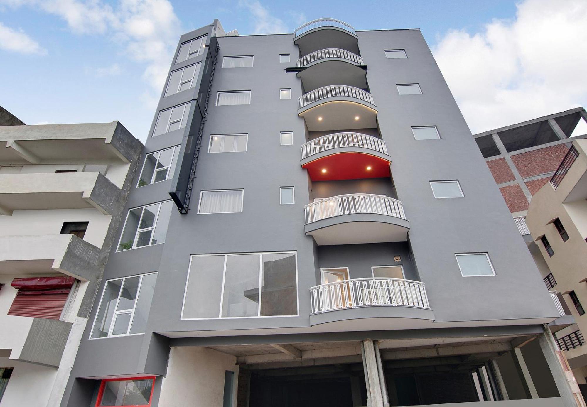 Townhouse Sector 49 Near Logix City Centre Нойда Екстер'єр фото