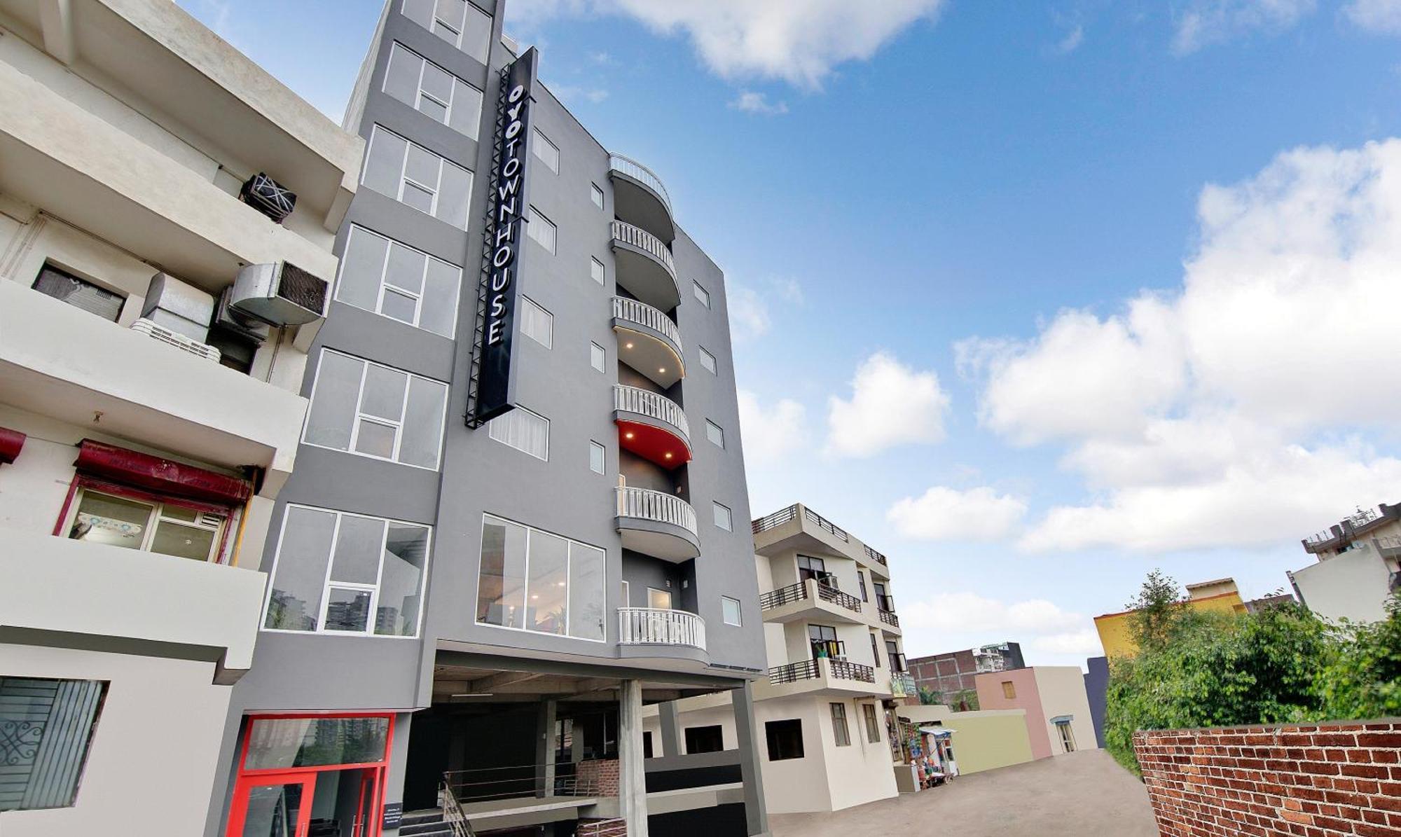 Townhouse Sector 49 Near Logix City Centre Нойда Екстер'єр фото