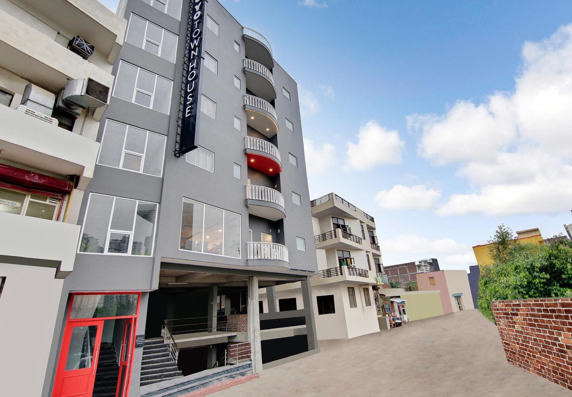 Townhouse Sector 49 Near Logix City Centre Нойда Екстер'єр фото