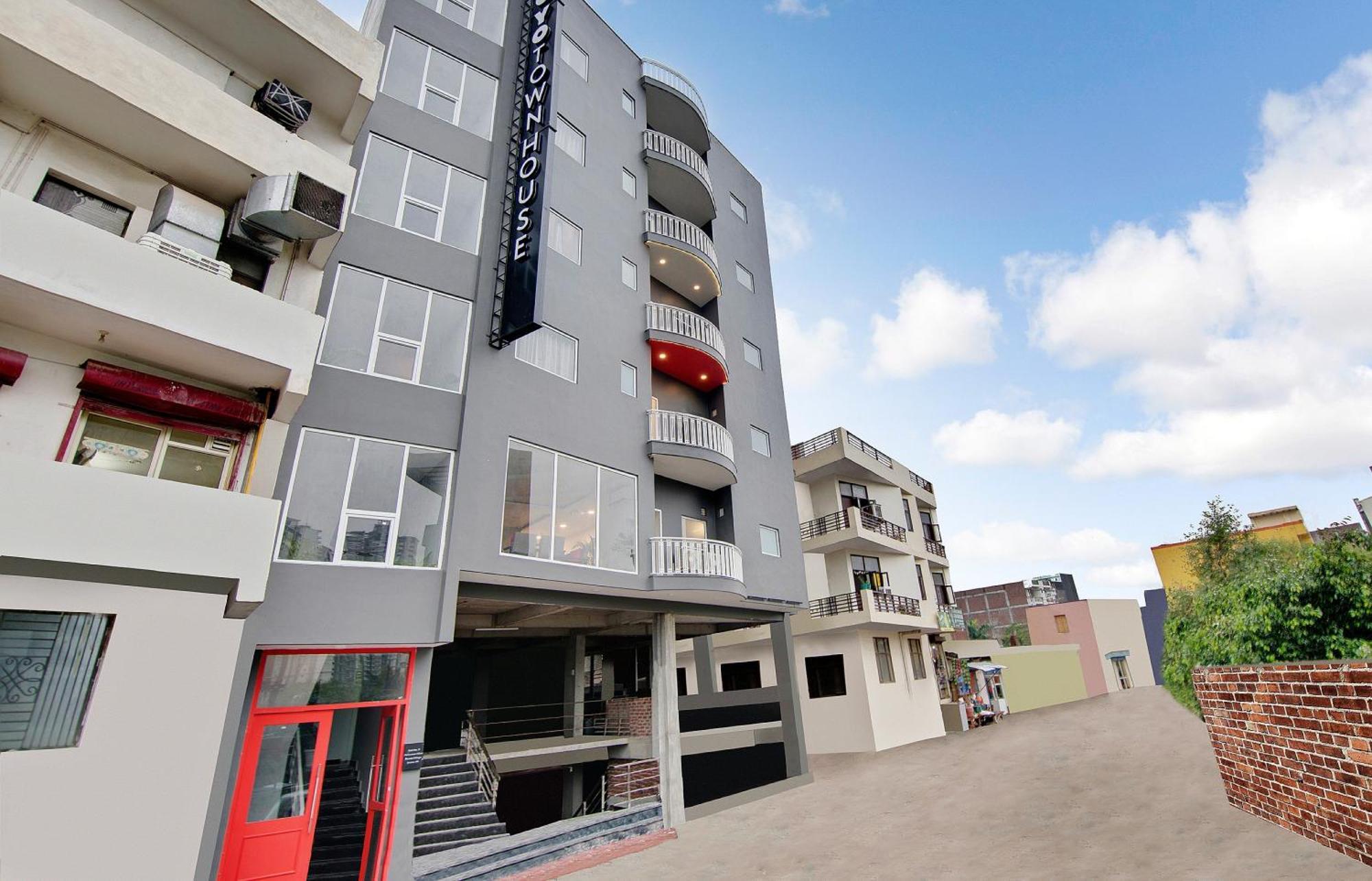 Townhouse Sector 49 Near Logix City Centre Нойда Екстер'єр фото